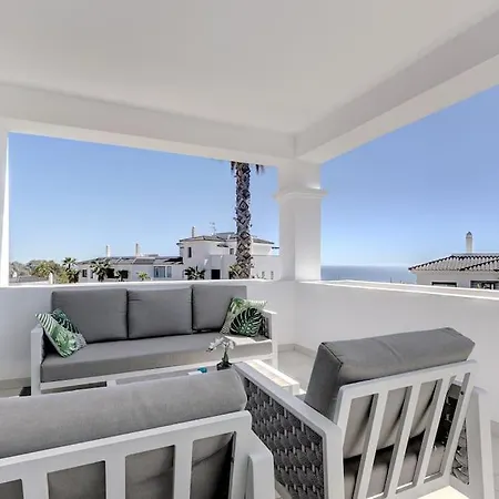 Apartament 2 Bed At Hills With Great Sea Views! *