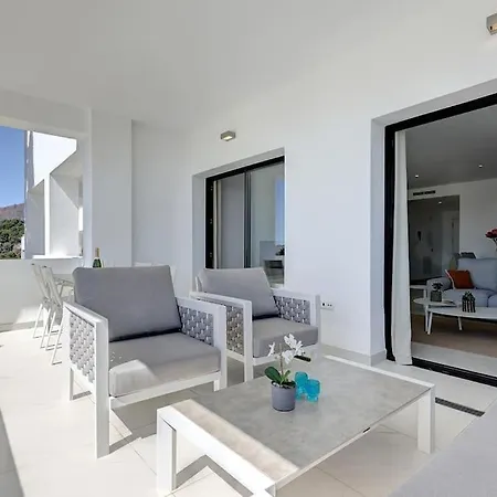 2 Bed At Hills With Great Sea Views! Apartment *