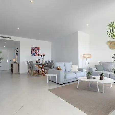 2 Bed At Hills With Great Sea Views! Apartment