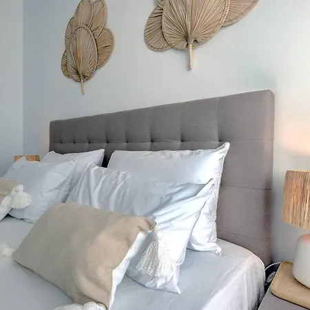 Apartment 2 Bed At Hills With Great Sea Views!